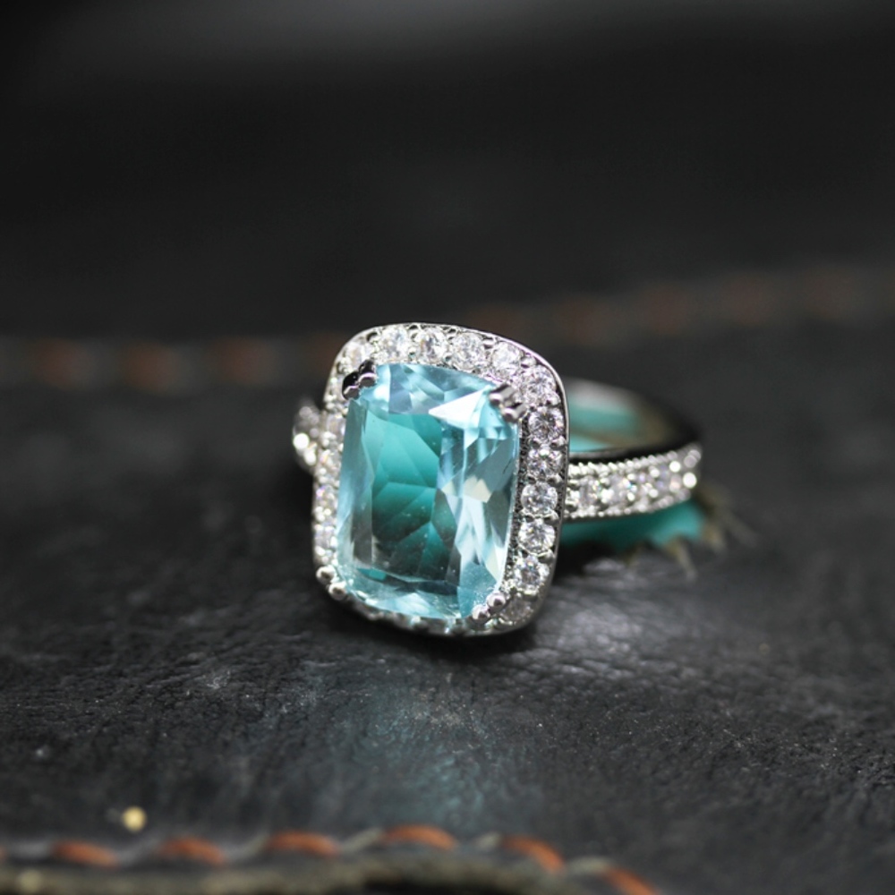 Elegant Silver and Blue Gemstone Ring